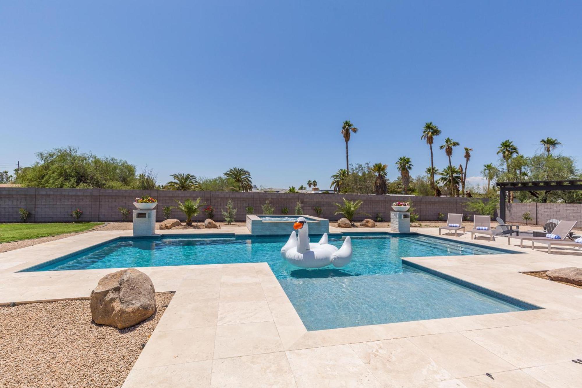 Sport & Splash - Pickle Ball - Sports Court -pool & Holiday home